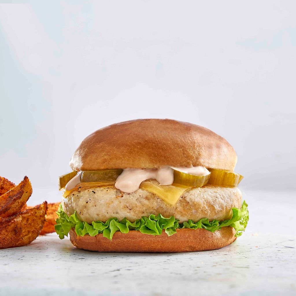 برجر دجاج بالخيار المخلل
