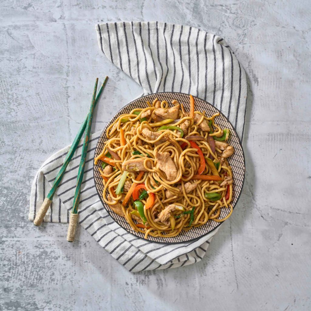 نودلز بالدجاج والخضار