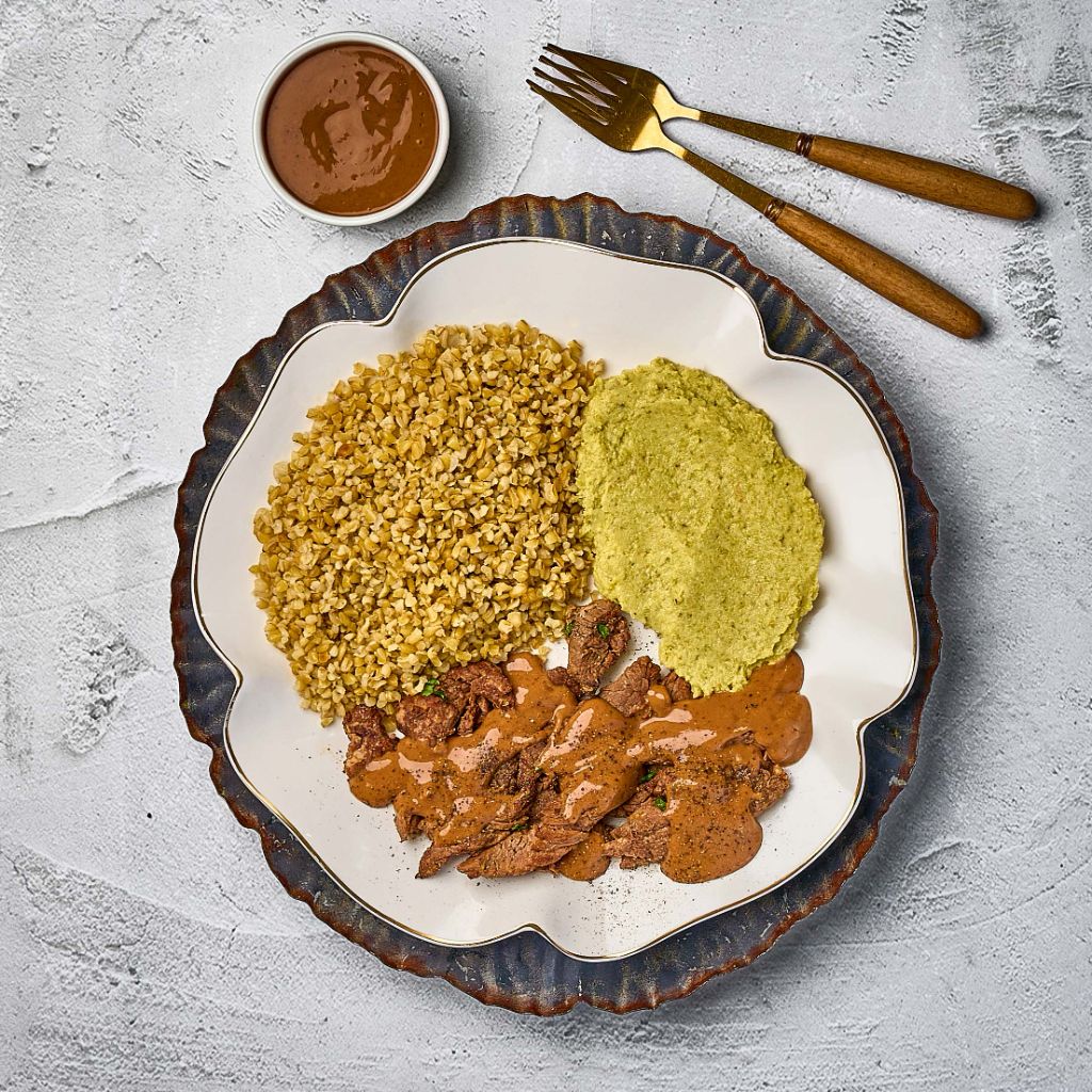 دجاج بالفريك والصلصة الخضراء