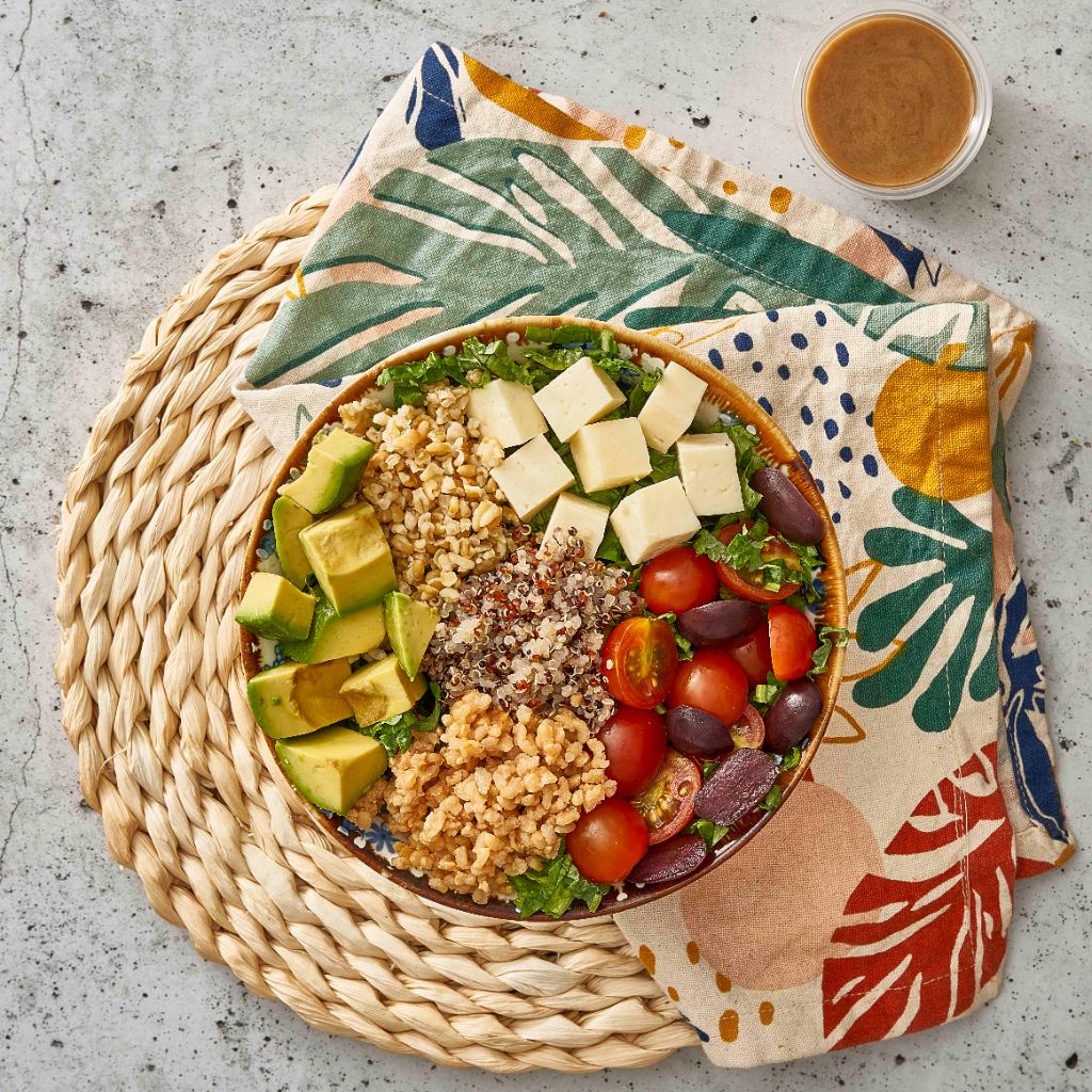 بول الكينوا بالأفوكادو