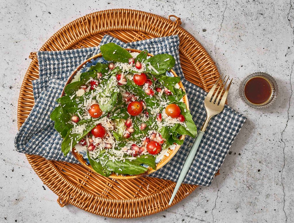 سلطة الرمان بالجبنة