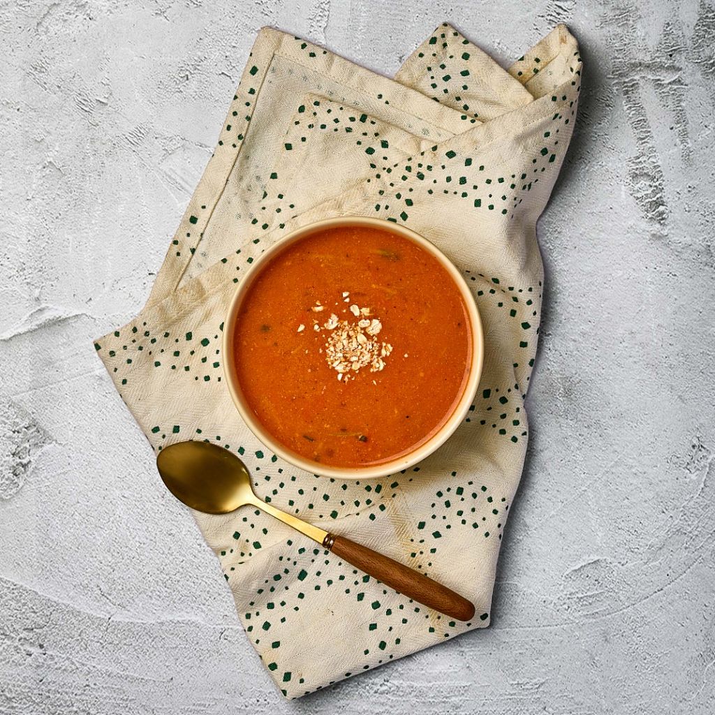 شوربة طماطم بالسمسم